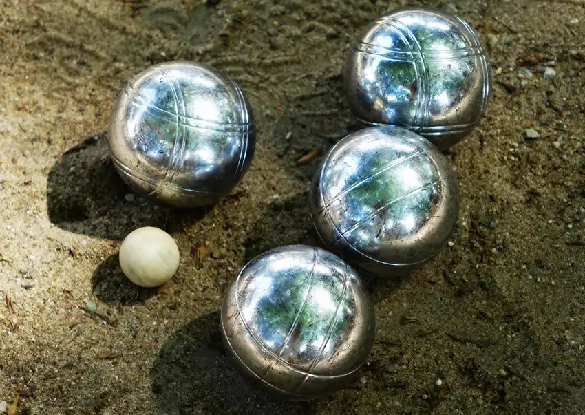 Jeu de Boules ballen op de baan